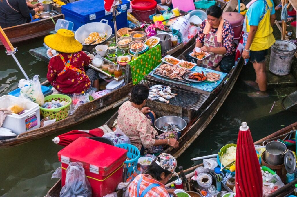 taling chan floating market
