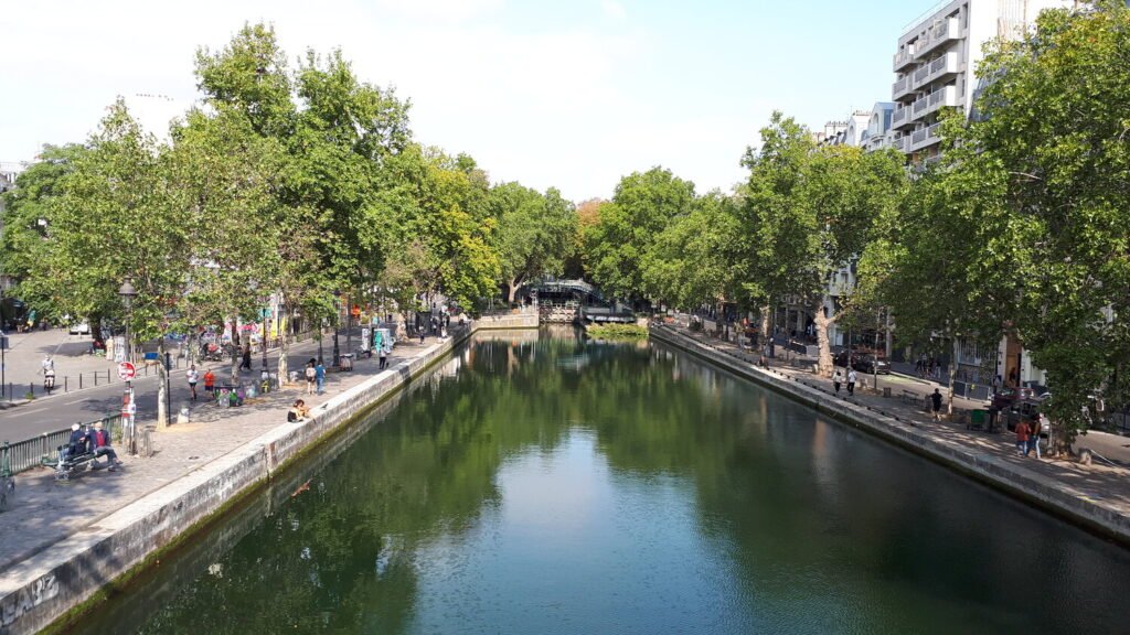 A glimpse into contemporary Parisian life