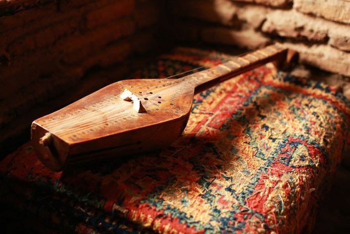 panduri (Georgian string instrument)