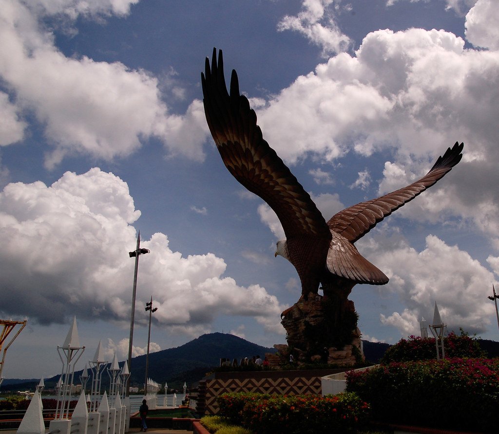 - **Eagle Square**: Free landmark with a giant eagle statue.