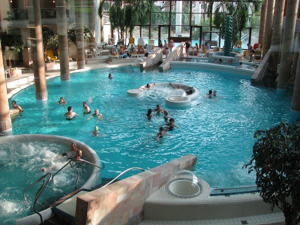 Aachen: Historic thermal springs near the Belgian border