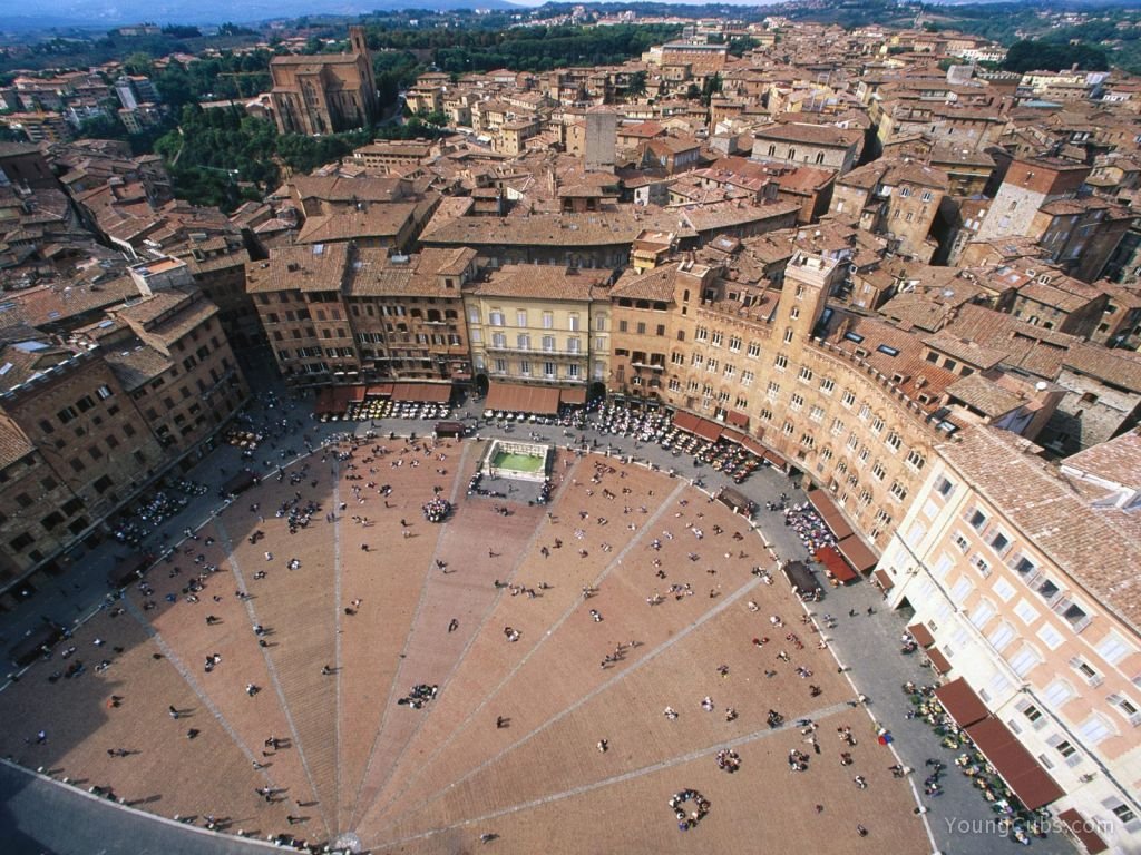  Siena’s Piazza del Campo