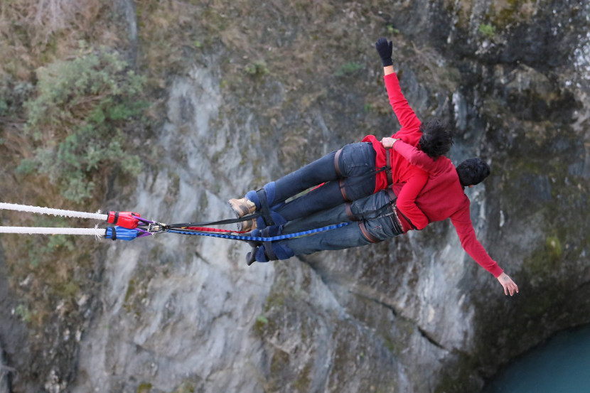 Bungee jumping