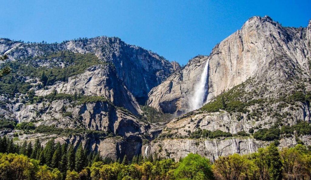 Yosemite National Park: Giant Sequoias and Granite Cliffs